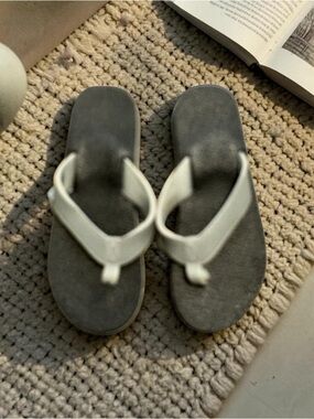 Amor Flip Flops SZ 9